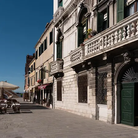 Апартаменты Rousseau's