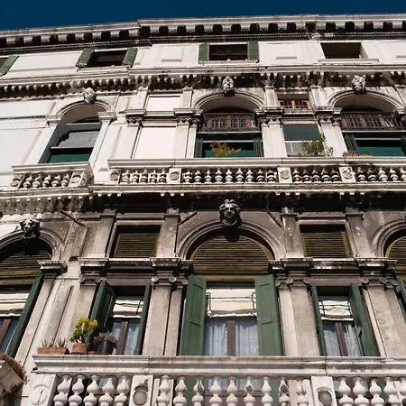 Апартаменты Rousseau's