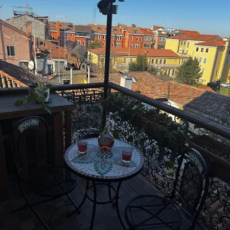 Rousseau's Апартаменты *