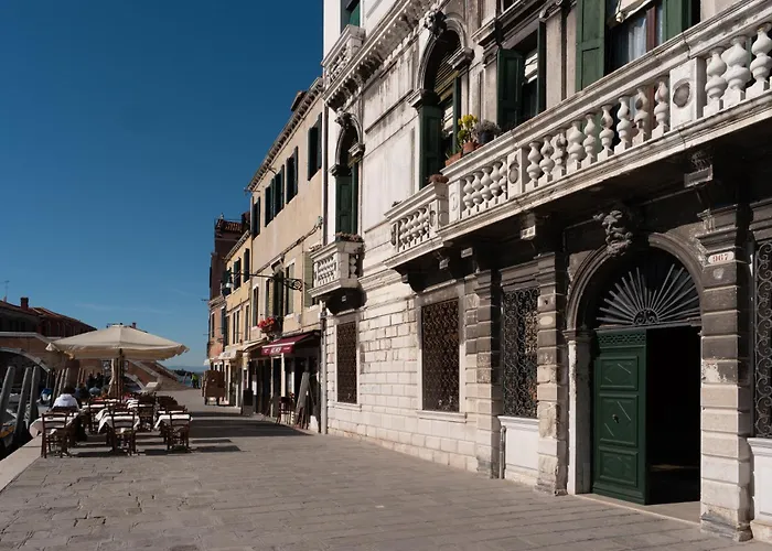 Апартаменты Rousseau's