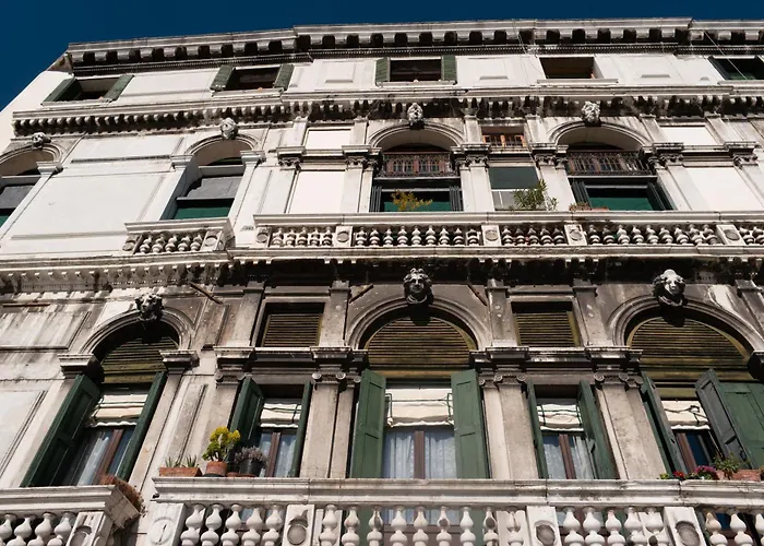 Апартаменты Rousseau's