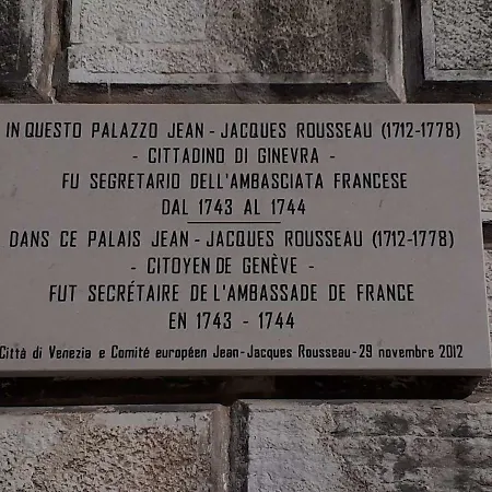 Rousseau's Apartamento